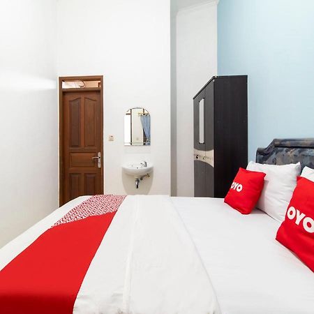 Oyo 3908 Fenway Kostel Hotel Bandung Eksteriør billede